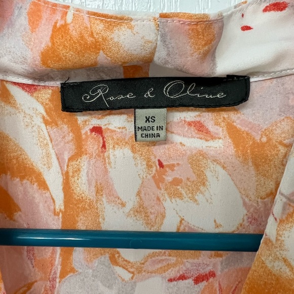 NWOT - Rose & Olive Sleeveless Floral Top *BEAUTIFUL* - Picture 2 of 5